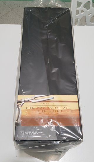 Hot Toys Star Wars The Mandalorian & Child Deluxe