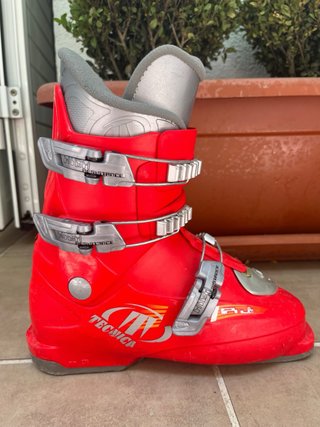 Botas de esquí rojas