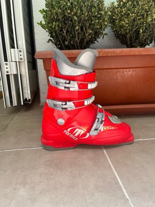 Botas de esquí rojas