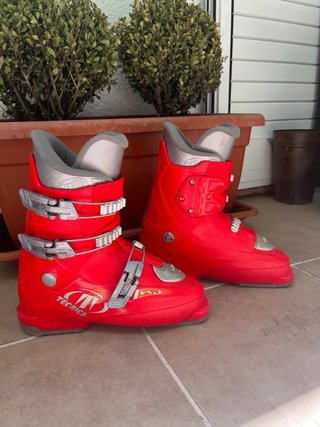 Botas de esquí rojas