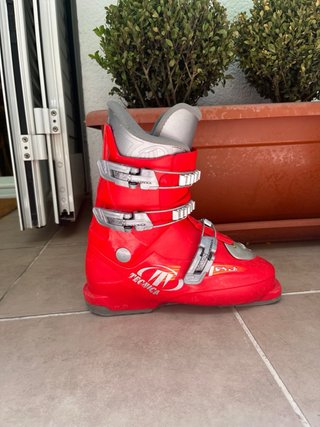 Botas de esquí rojas