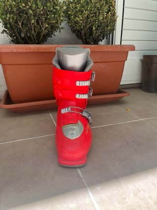 Botas de esquí rojas