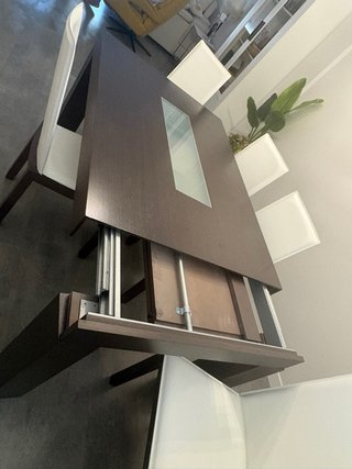 Mesa comedor gris y 6 sillas blancas