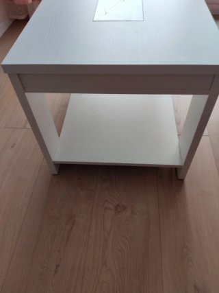 Mesa de centro blanca con cristal