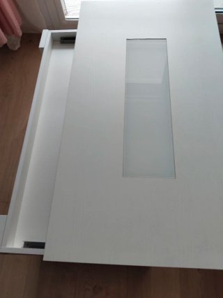 Mesa de centro blanca con cristal