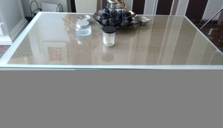 Salón comedor madera maciza pino y sofá