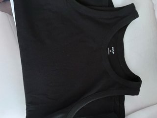 Ropa premamá: beige, negro y gris