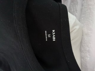 Ropa premamá: beige, negro y gris