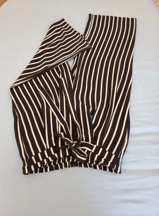 Pantalón fluido Zara rayas