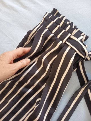 Pantalón fluido Zara rayas
