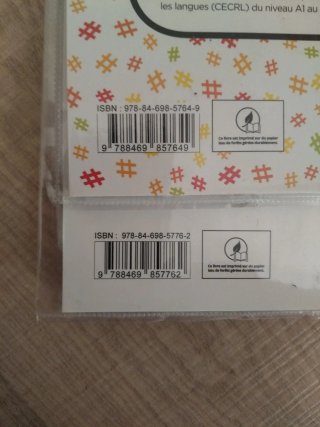 Libro de Cahier d'activités y el libro normal.