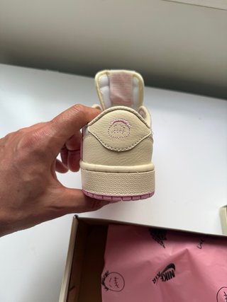 Air Jordan 1 Low Travis Scott Shy Pink
