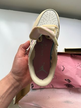 Air Jordan 1 Low Travis Scott Shy Pink