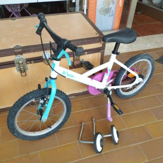 Bicicletta Btwin bambina rosa e bianca