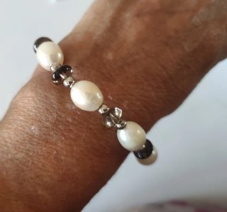 Pulsera Plata Perlas y Piedras Oscuras