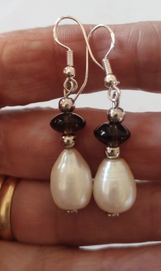 Pulsera Plata Perlas y Piedras Oscuras