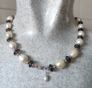 Pulsera Plata Perlas y Piedras Oscuras