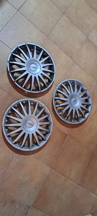 3 Tapacubos Goodyear 14cm