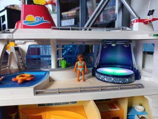 Crucero Playmobil con figuras y accesorios
