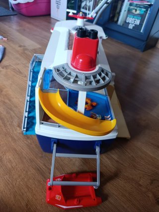Crucero Playmobil con figuras y accesorios