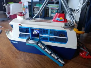 Crucero Playmobil con figuras y accesorios