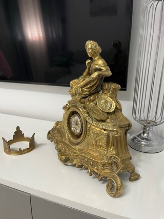 Reloj de sobremesa antiguo de latón