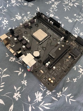 Procesador AMD Ryzen 5 5500 y Placa Base A520M-HVS