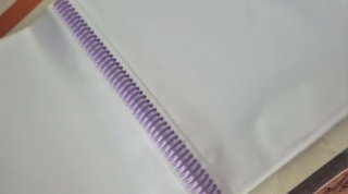 Carpeta morada con elástico y carpeta rosa