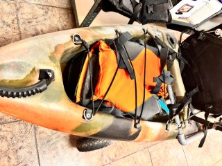 Kayak con sonda, cañeros y equipo completo