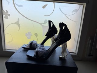 Tacones Saint Laurent Negros
