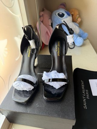 Tacones Saint Laurent Negros