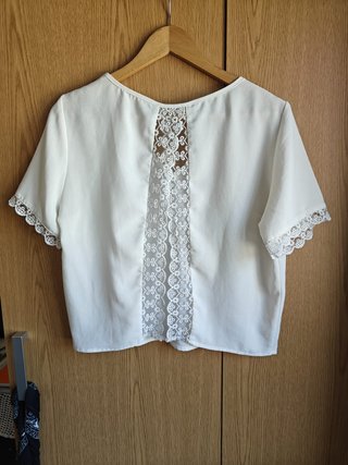 Blusa branca com renda