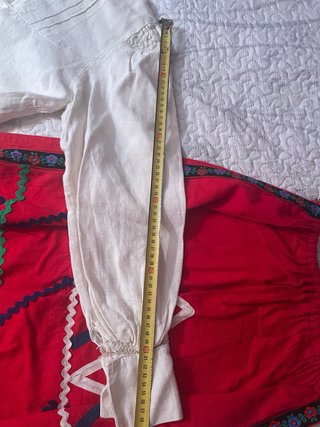 Disfraz rojo bordado