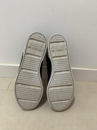 Adidas Zapatillas Negras y Blancas