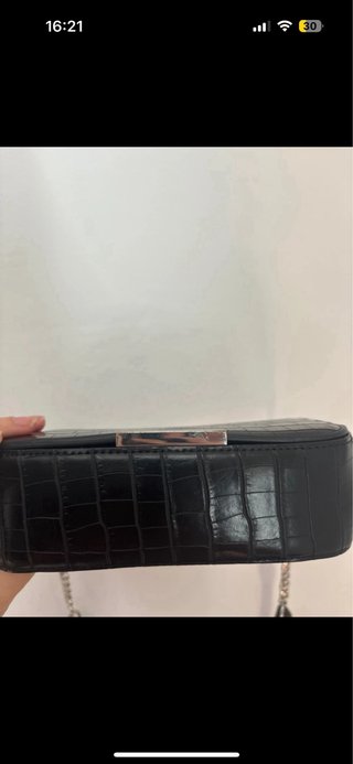 Bolso Parfois negro efecto piel cocodrilo