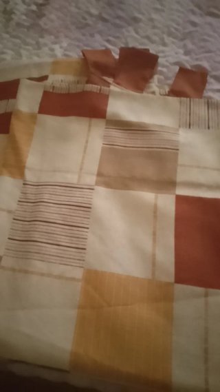 Cortinas de dormitorio beige y naranja