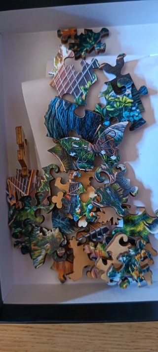 Puzzle Madera con forma de guitarra.
