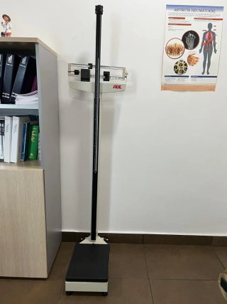 Báscula con tallímetro ADE
