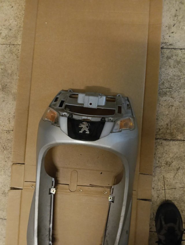 Tapas varias para Peugeot Tweet 125i 2018