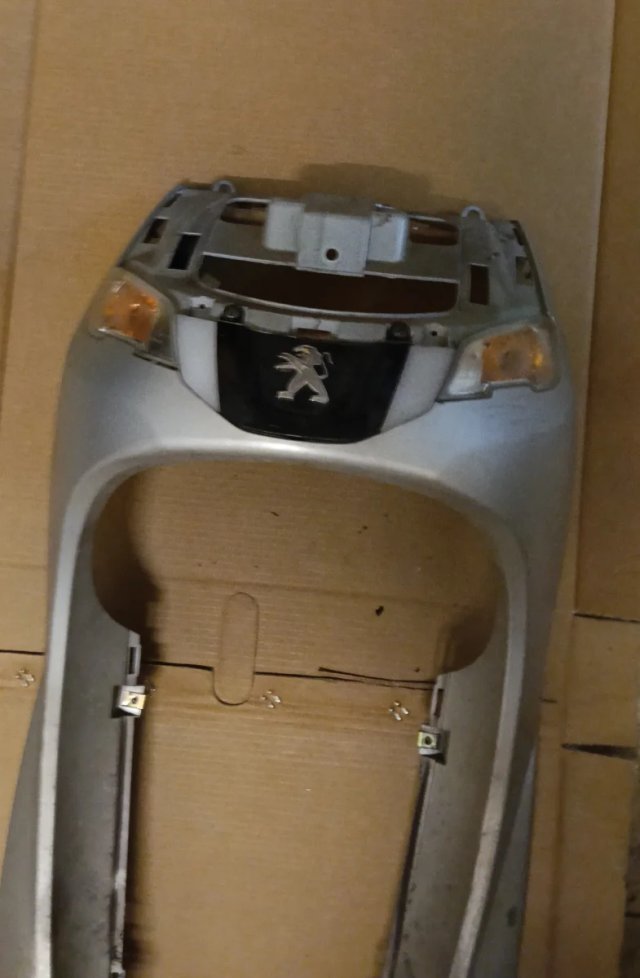 Tapas varias para Peugeot Tweet 125i 2018