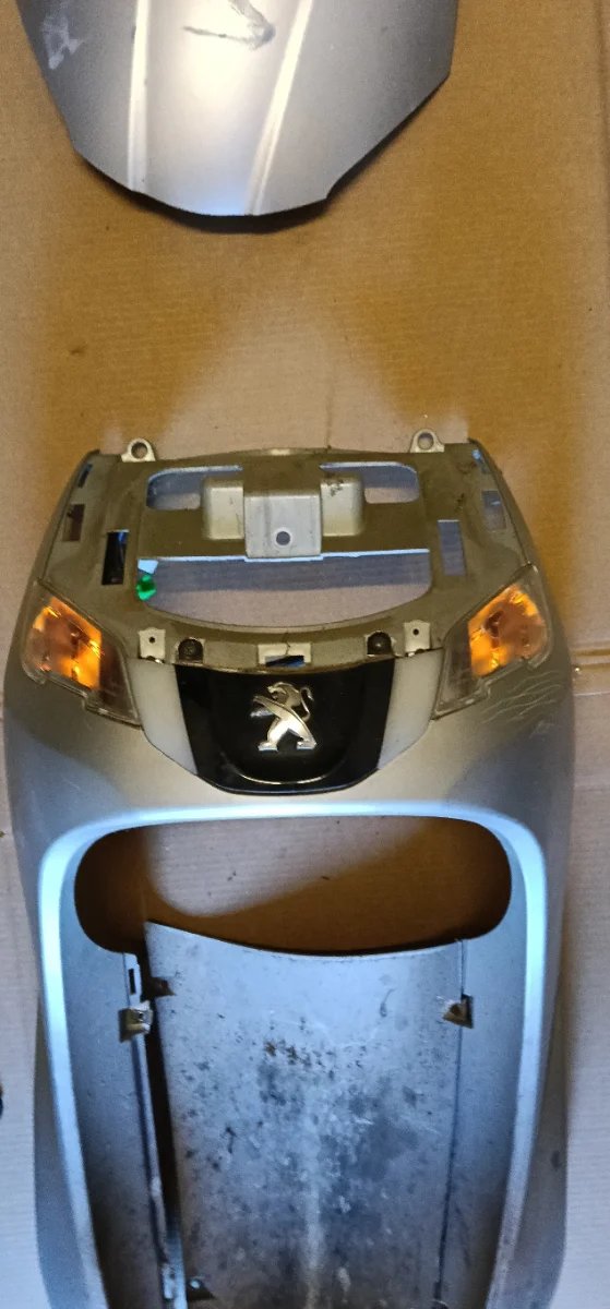 Tapas varias para Peugeot Tweet 125i 2018