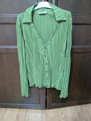 Camisa verde Stradivarius plisada