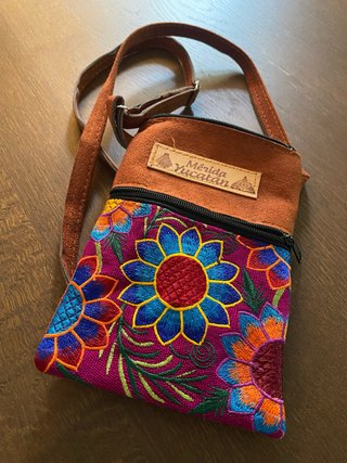 Bolso móvil bordado Mérida Yucatán