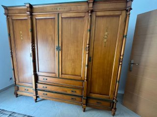 Armario antiguo de madera