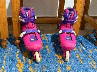 Patines en línea Oxelo rosas y morados + casco