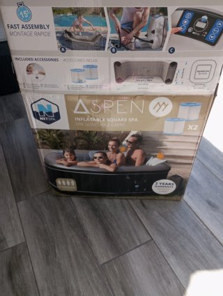 Jacuzzi gonfiabile grigio e nero