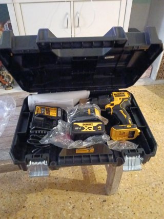 Taladro Percutor Dewalt 18V Brushless