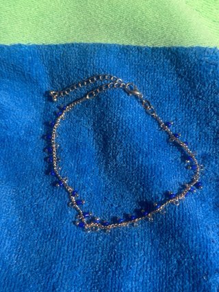 Cavigliera con perline blu e argento