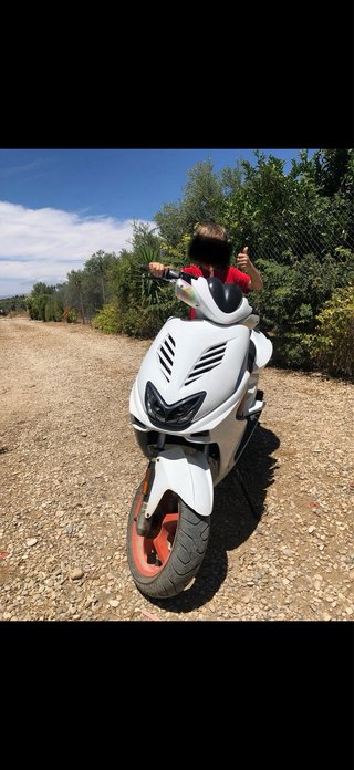 Yamaha Aerox Scooter Blanco