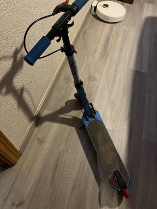 Patinete Oxelo azul con ruedas naranjas